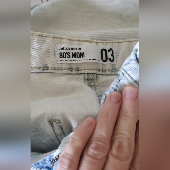 80' mom jeans - Picture 2 of 5